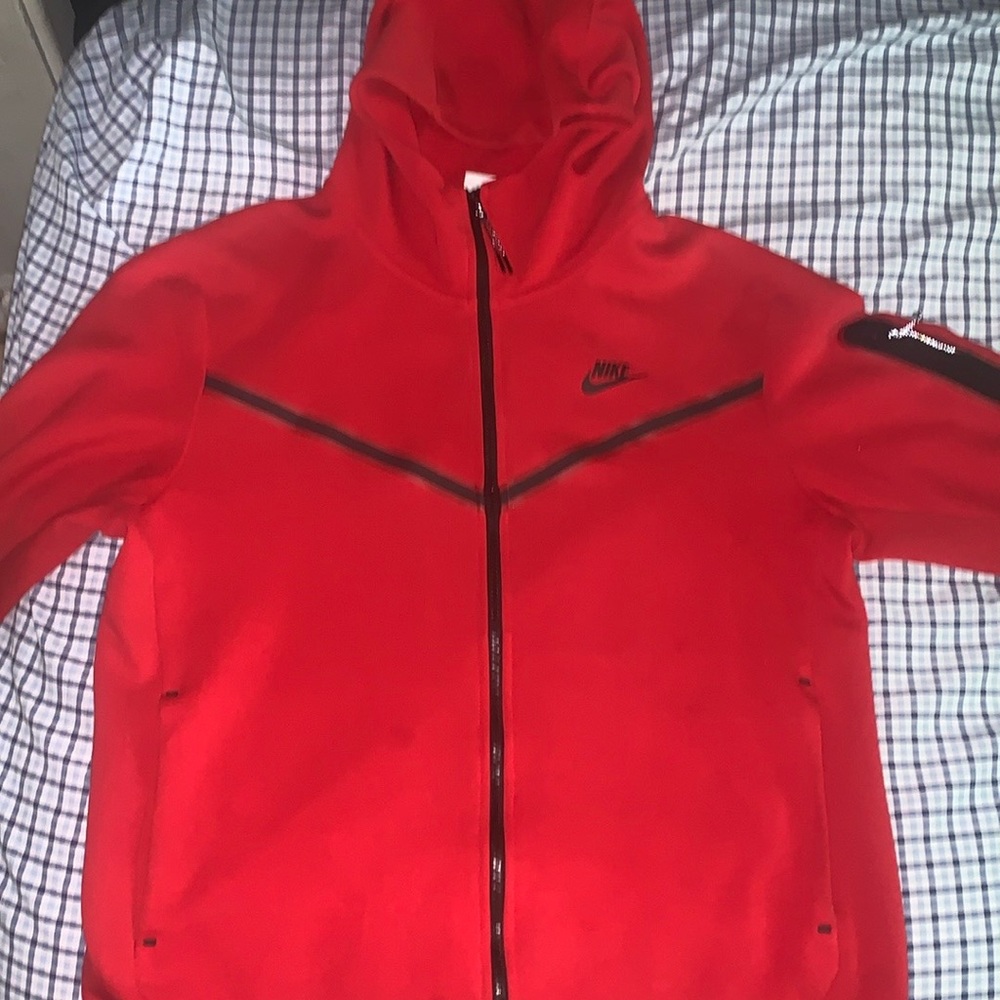 Red Nike Tech